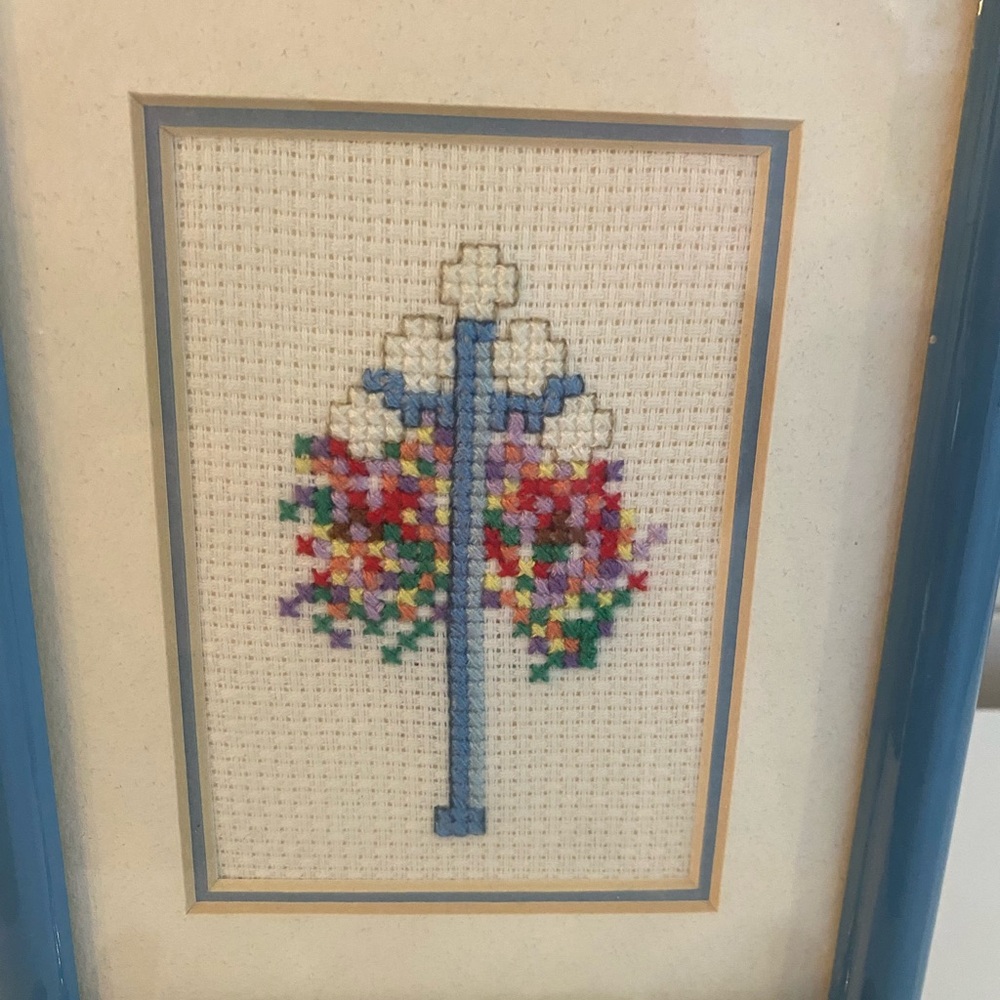 Vintage Handcrafted Framed Cross Stitch Print Lamp Post Hanging Flowers 5X7 - Picture 4 of 9